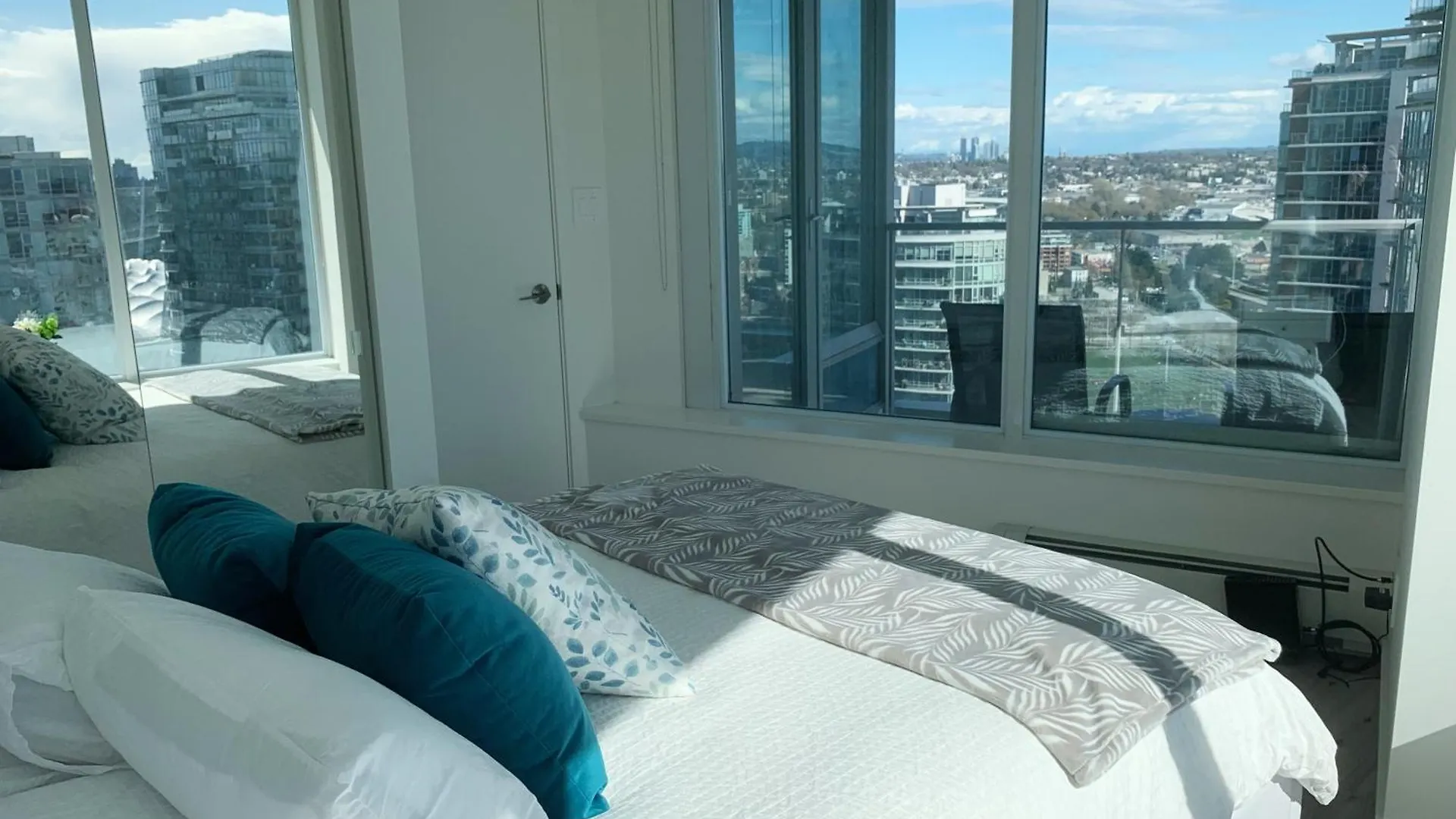 バンクーバーDowntown 3Br 2Ba Views Skytrain Free Parkingアパートメント アパート