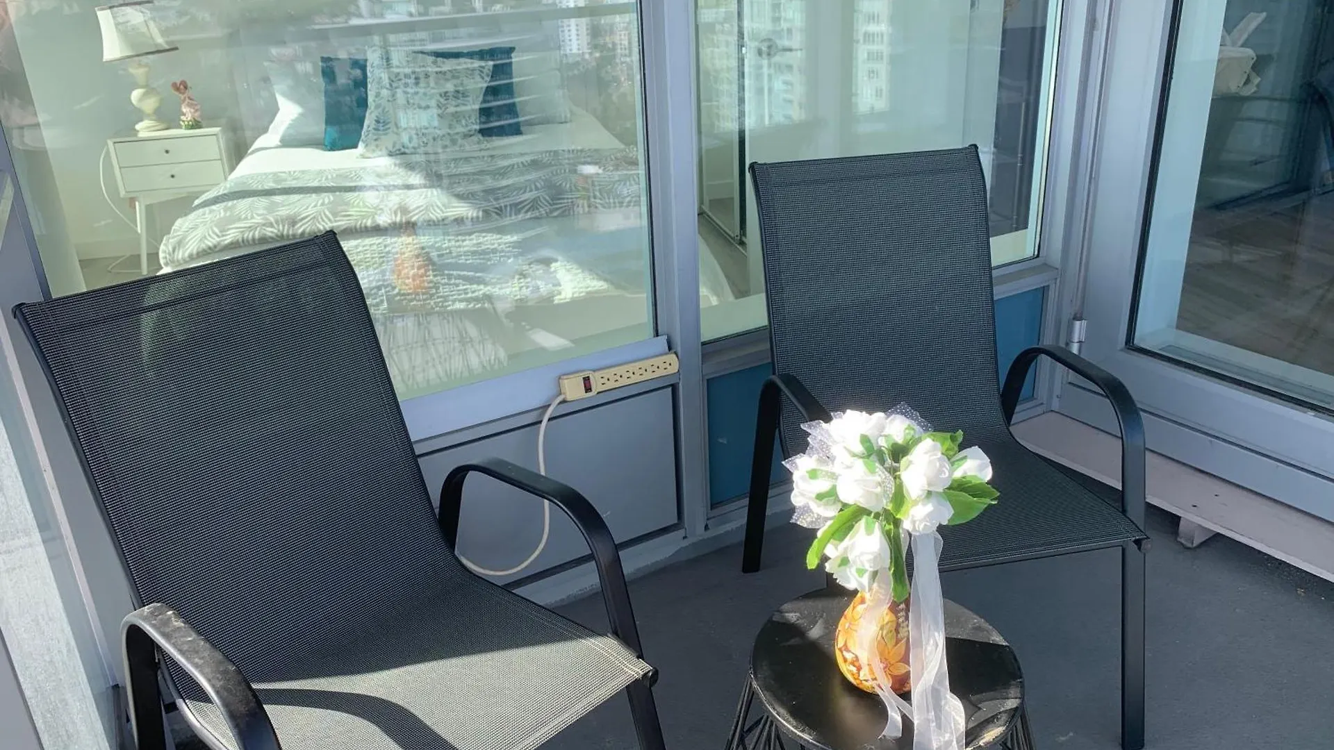 バンクーバーDowntown 3Br 2Ba Views Skytrain Free Parkingアパートメント 0*, バンクーバー カナダ